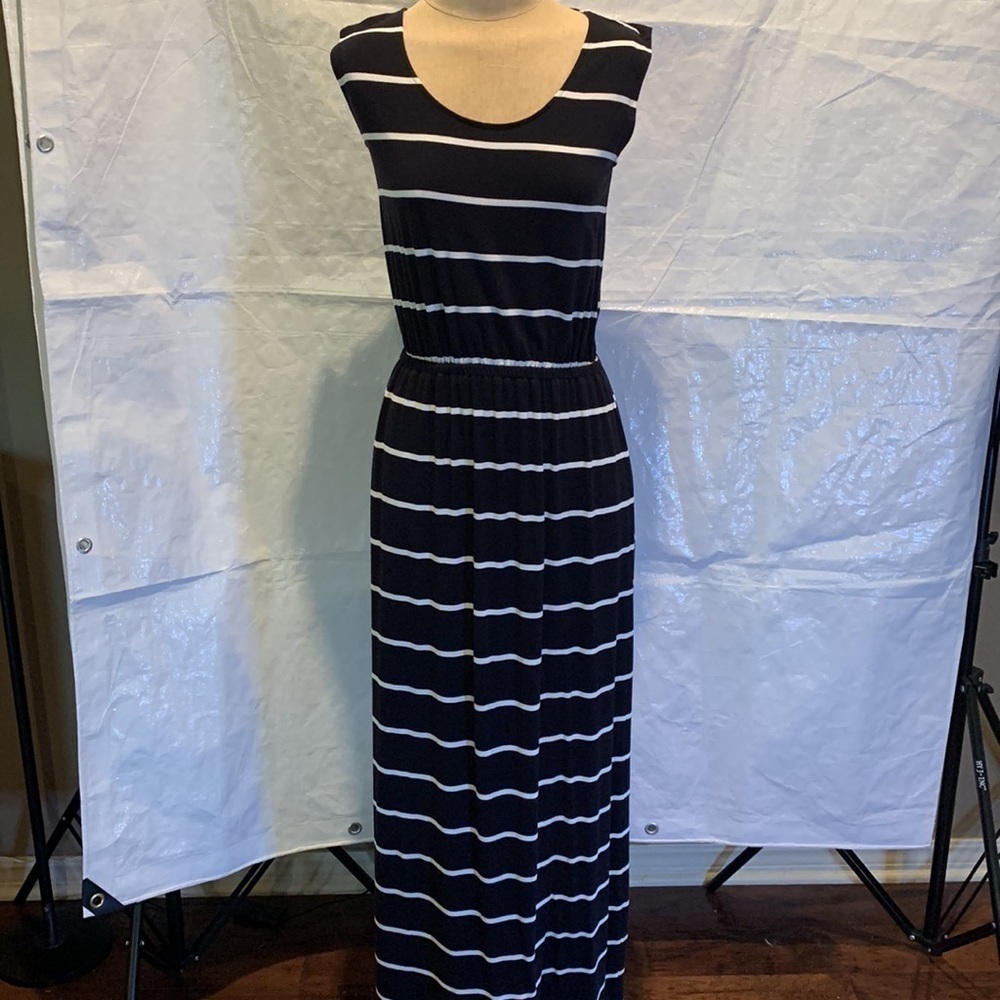 Ann Taylor Black and White Sleeveless Sheath Maxi Dress